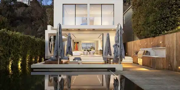 547 Palisades Beach Road
