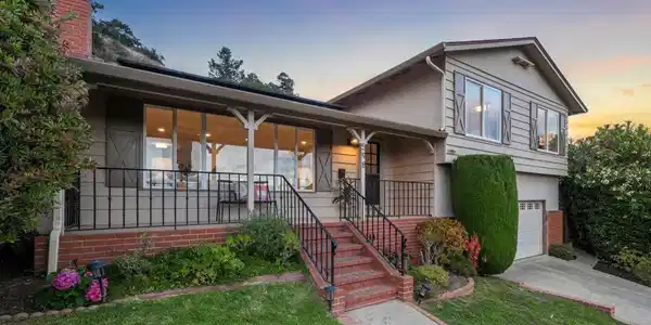 598 CRESTMONT DRIVE