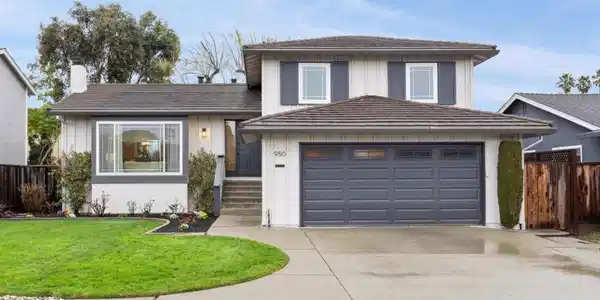 950 Gull Avenue