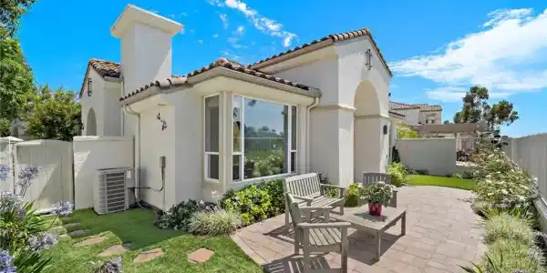 82 Avenida Cristal