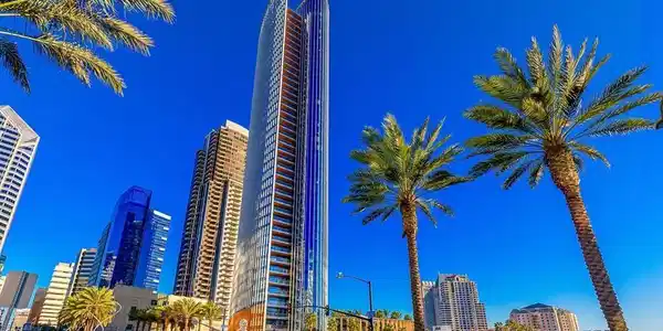 888 W E St