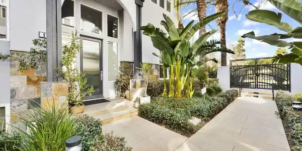 5700 Seawalk Drive