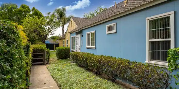 2633 Captains Avenue