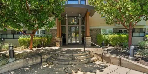 4388 El Camino Real