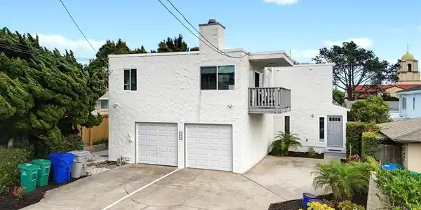 521 Arenas St