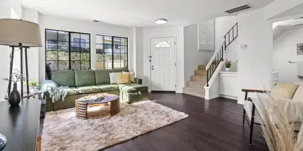 1001 Devonwood