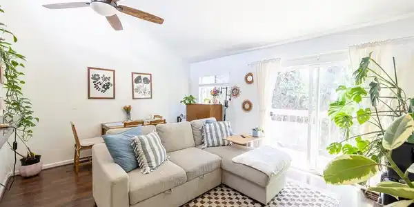 4211 Iowa St
