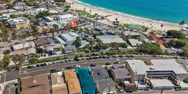 216 Cliff Drive
