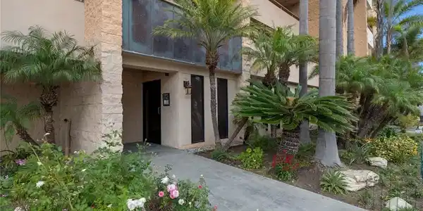 727 Esplanade