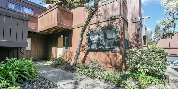 896 Camelback Place