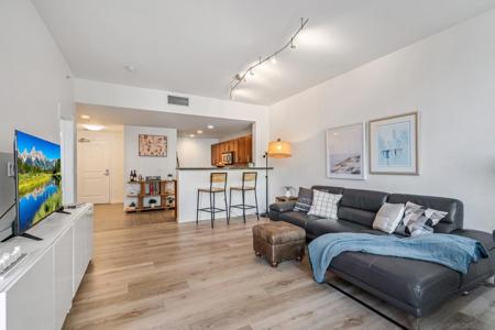253 10Th Ave