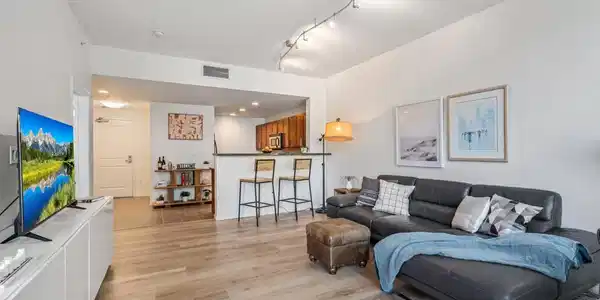 253 10Th Ave