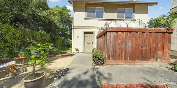 1368 Ridgecrest Rd