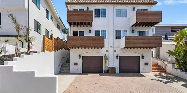 225 Avenida De La Grulla