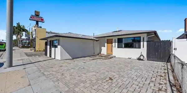 4731 W El Segundo