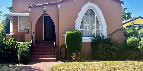 1046 Santa Fe Ave