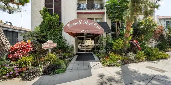 372 Carroll Park E