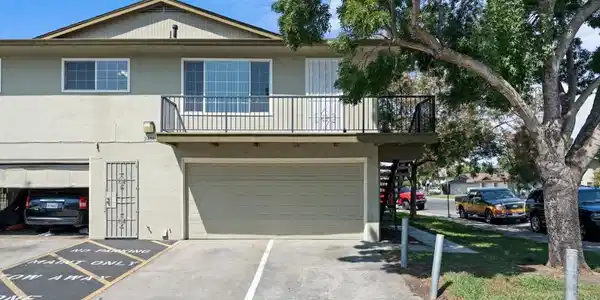 2401 Peppertree Ct