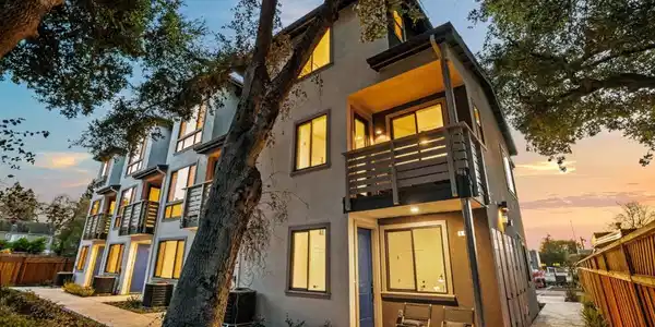 943 Woodside Road