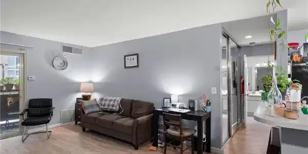 1625 Hotel S