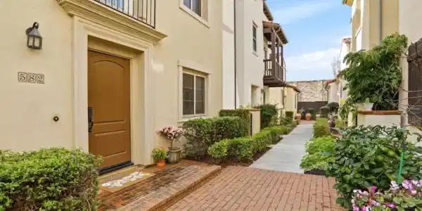 582 Ginkgo Terrace