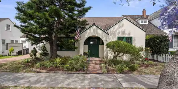 1011 Flora Avenue