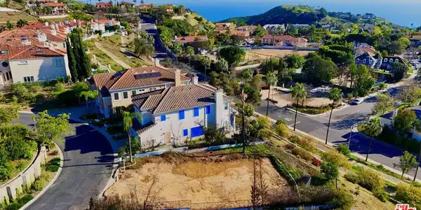 1502 Paseo De Oro