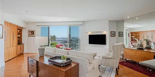 850 E Ocean Boulevard