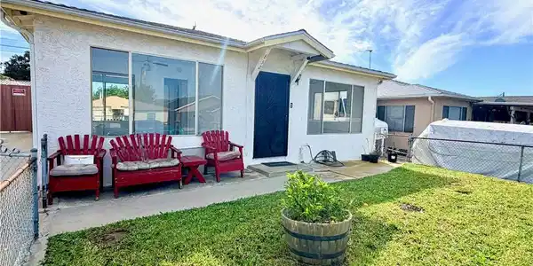 832 E Pacific