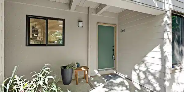 640 Via Casitas