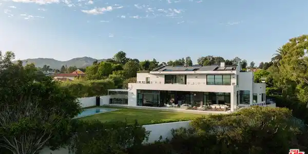 400 Amalfi Drive