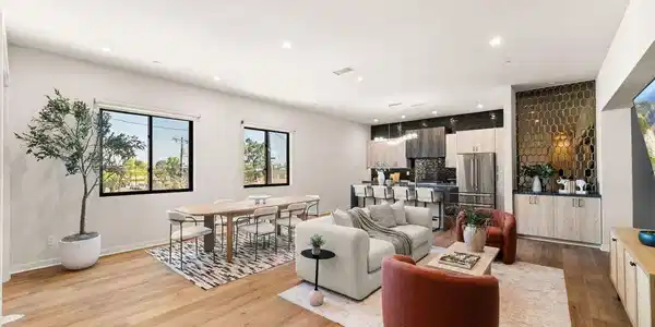 752 W 19th Street