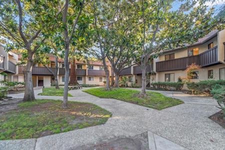 999 W Evelyn Terrace