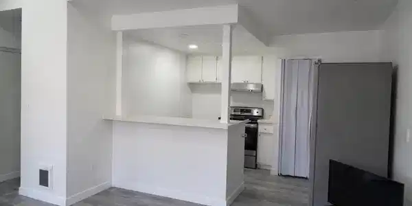 875 W San Ysidro Boulevard