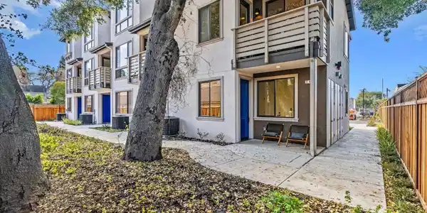 943 Woodside Road