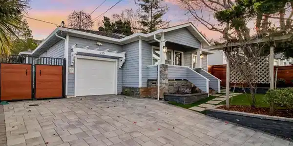 915 North Road