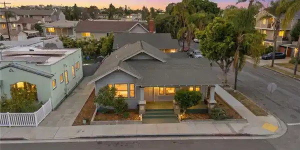 1005 Roswell