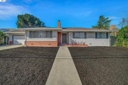 4284 Hillview Dr