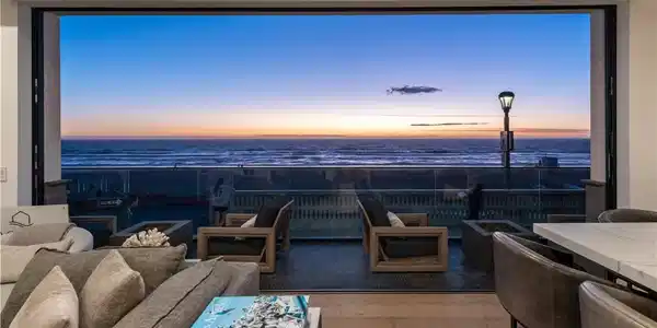 2200 The Strand