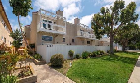2310 Vanderbilt Lane