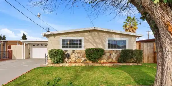 40452 Citrus Drive