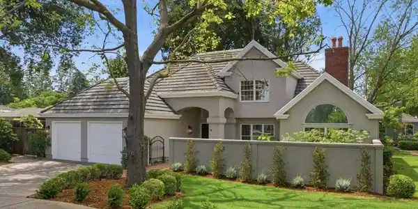 8 Almendra Lane