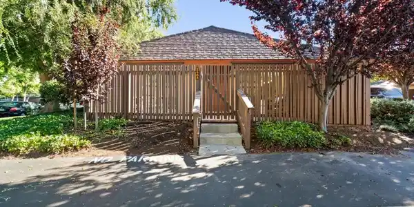 248 E Red Oak Drive