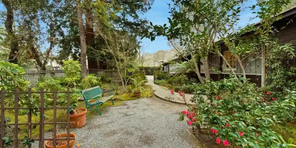 1698 Cordilleras Road