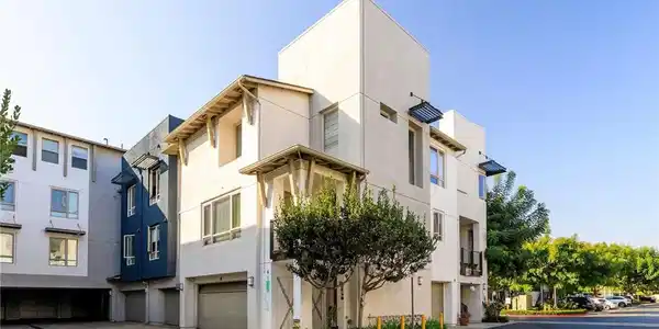 5408 W 149th Place