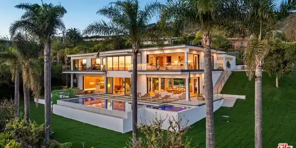 4732 Avenida Del Mar