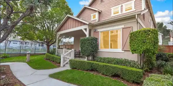 10 Bluff Cove