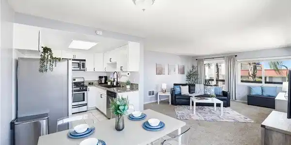 741 W 24th