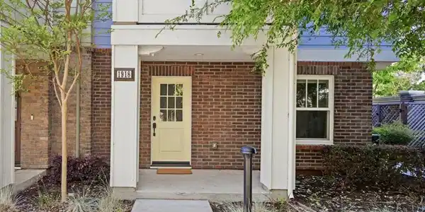 1918 Stella Street