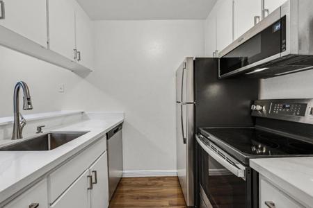 6109 Shelter Creek Lane